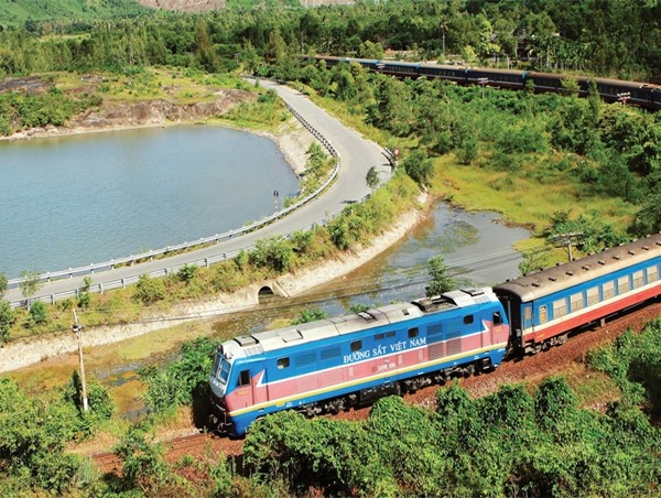 Thu hút nhà đầu tư để hiện đại hóa đường sắt: Lạc hậu và cô độc 