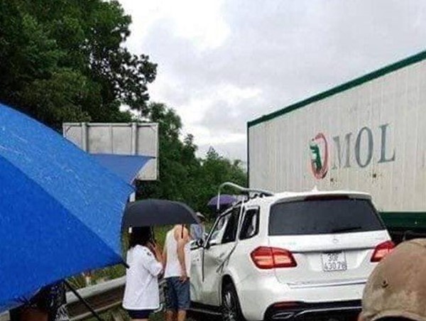 Tai nạn liên hoàn, cao tốc Nội Bài - Lào Cai ùn ứ gần 6 tiếng đồng hồ