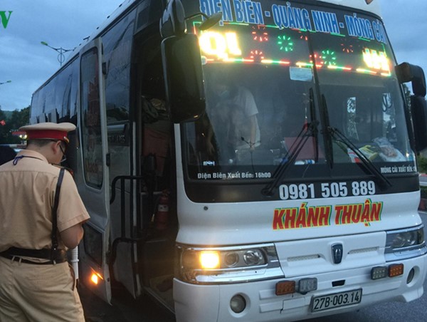 Xử phạt xe khách tuyến Móng Cái-Điện Biên nhồi nhét gần 90 hành khách