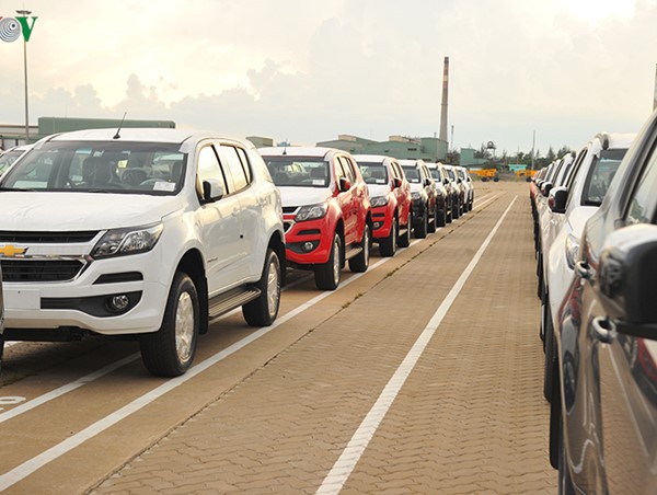 Vì sao ô tô nhập khẩu nguyên chiếc tăng?