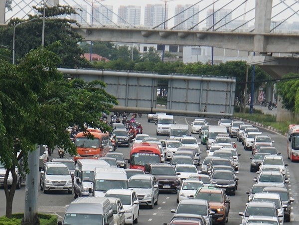 Chôn chân hàng giờ trên đường Sài Gòn ngày đầu đi làm sau nghỉ lễ