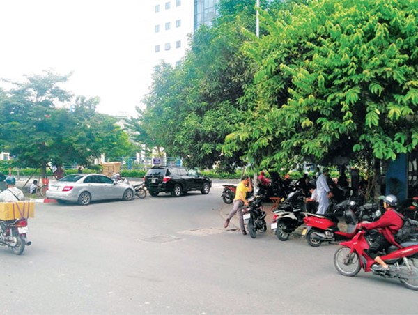 Vi phạm trật tự tại nút Giải Phóng - phố Vọng