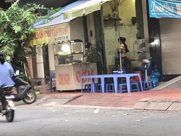 Lấn chiếm lòng đường, vỉa hè tại khu đô thị Đền Lừ