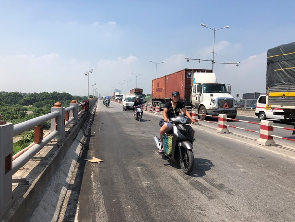Tạm sửa cầu Thanh Trì sau tai nạn kinh hoàng khiến một người rơi xuống sông