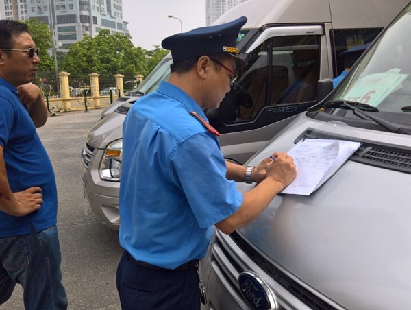 Hà Nội: Kiểm tra hàng loạt lái xe ô tô vận chuyển học sinh