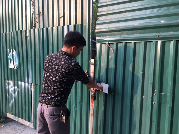 Phường Mộ Lao: Đóng cửa bãi xe sau lưng trường học