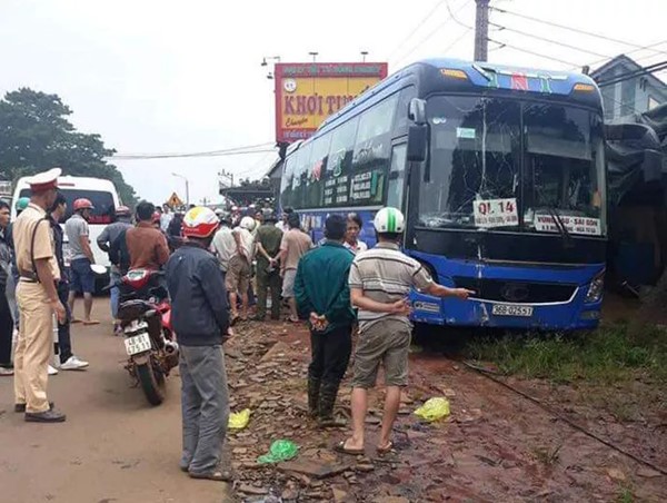 Xe khách tông xe máy, 2 người tử vong