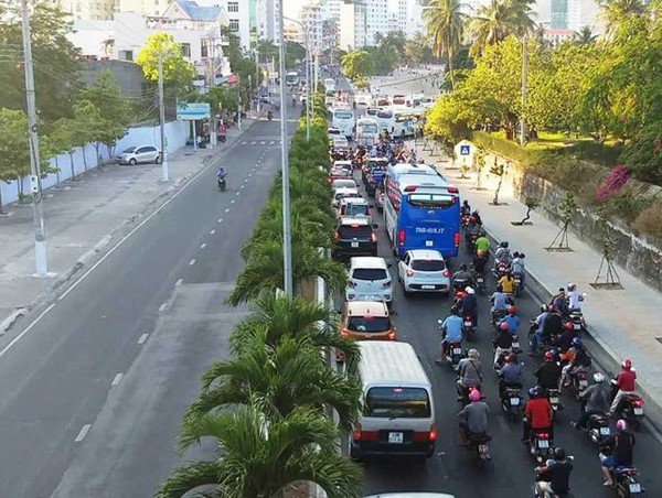 Nha Trang sẽ cấm xe từ 29 chỗ trở lên vào trung tâm vì ùn tắc