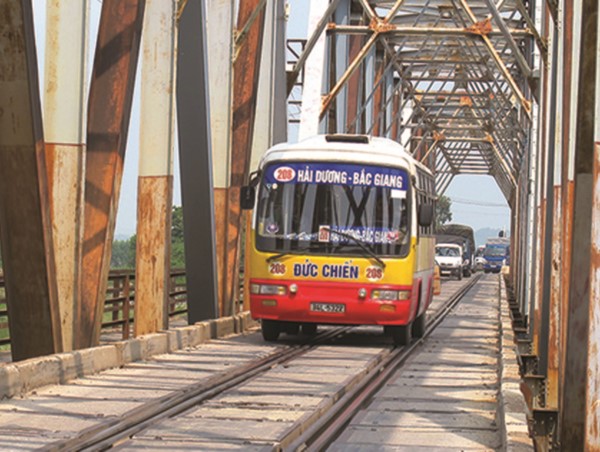 Cấp bách tách cầu chung đường sắt - đường bộ