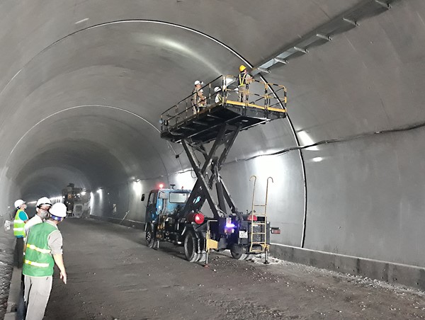 Đào thông ống hầm Hải Vân mở rộng, vượt tiến độ 6 tháng
