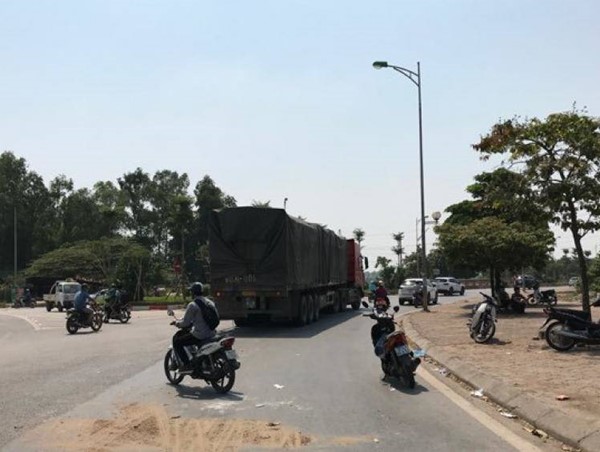 TNGT bố tử vong, con bắn vào lề đường: Tài xế xe đầu kéo đã ra trình diện