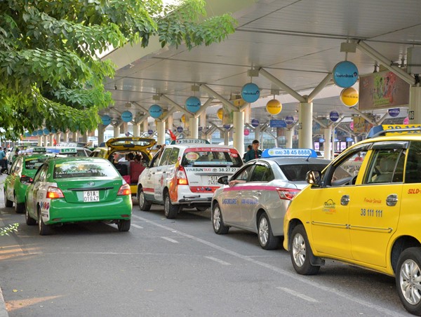Đề xuất sử dụng đất gần sân bay Tân Sơn Nhất làm bãi đậu taxi 