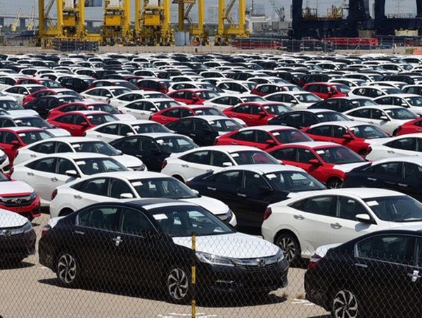 Hơn 400 ôtô ngoại tràn vào Việt Nam mỗi ngày
