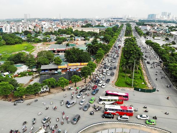 Thi công trường đua F1: Các phương tiện lưu thông thế nào trên đường Lê Đức Thọ - Lê Quang Đạo?