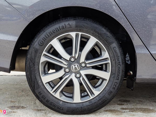 Có nên mua lốp ôtô tồn kho 2-3 năm?