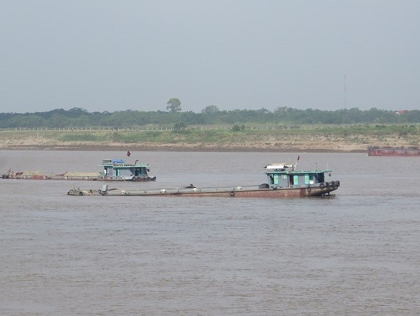 Lắp camera 360 độ hướng dẫn tàu thuyền tránh “bẫy cạn” trên sông Lô