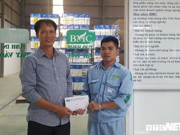 Tài xế container được trả lại 12 triệu đồng tiền đền bù thừa: 'Xã hội còn nhiều điều tốt đẹp'