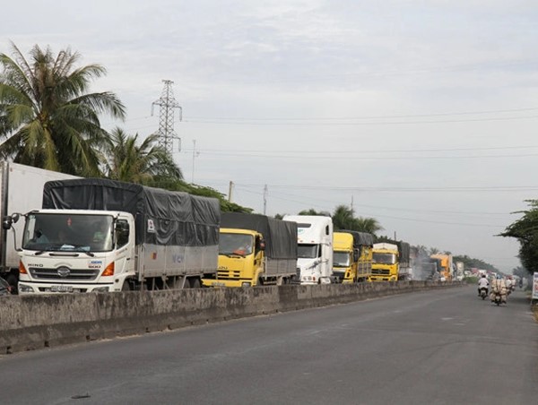 Cấm xe tải từ 3 trục lưu thông trên QL.1 đoạn thị xã Cai Lậy