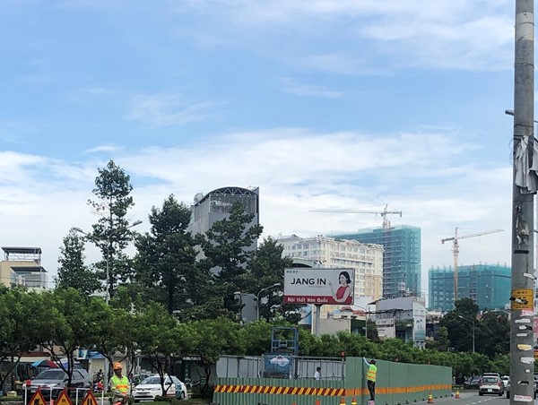 TP Hồ Chí Minh: Loay hoay gần 20 năm vẫn phải dùng ngân sách để sửa đường Nguyễn Hữu Cảnh