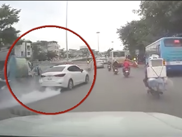 Công nhân môi trường suýt mất mạng vì “xe điên“