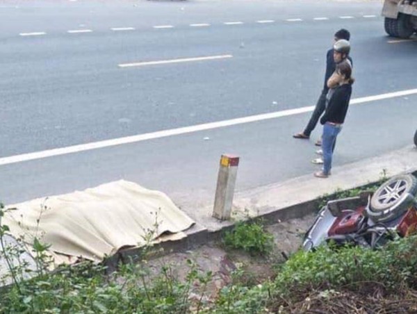 Điều khiển xe tự chế trên QL 1A, người đàn ông khuyết tật tử vong