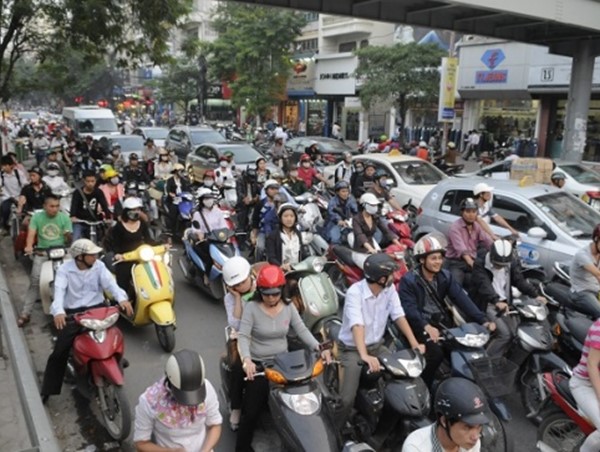 Hạn chế xe máy: Bắt đầu với vận tải công cộng khối lượng lớn