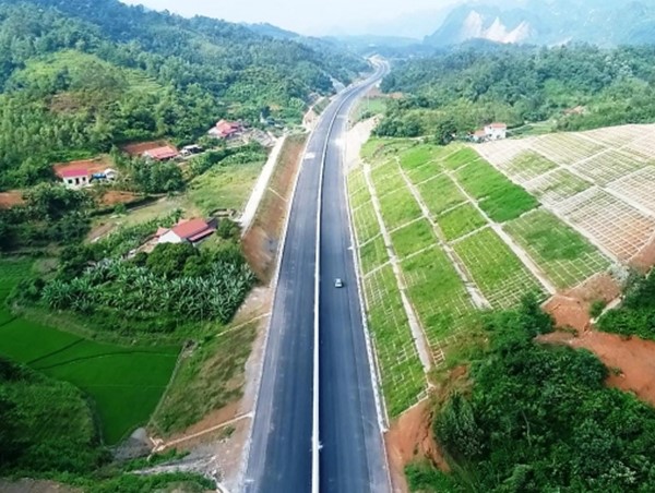 Vận tải đường bộ - Xương sống trong phát triển vận tải