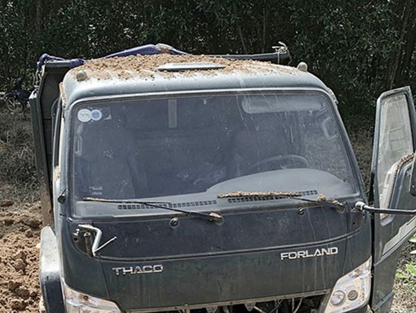 Tàu hỏa đâm xe ben, đường sắt Bắc - Nam qua Bình Thuận tê liệt