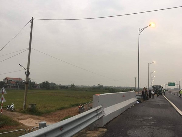 Đi bộ trên cao tốc Hạ Long – Hải Phòng, người đàn ông bị ô tô tông thiệt mạng