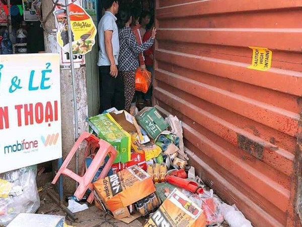 Kinh hãi thùng xe container rơi đè chết người