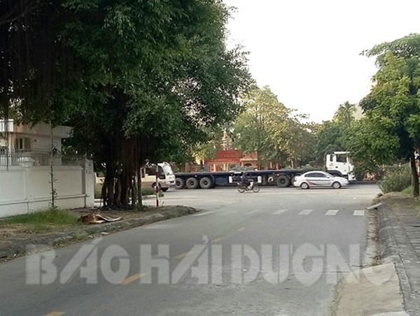 Làm 76 gồ giảm tốc từ đường nhánh ra quốc lộ 5