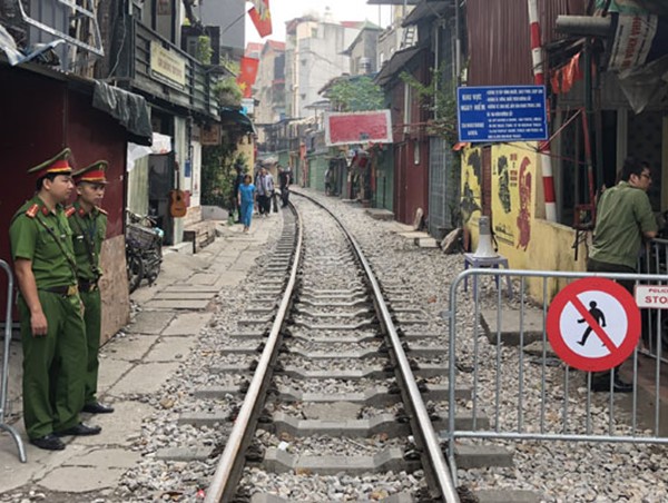 Chính phủ yêu cầu xem xét kiến nghị của dân “phố cà phê đường tàu”