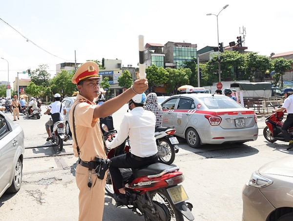 Nhiều hệ lụy nếu “chia đôi” Luật Giao thông đường bộ