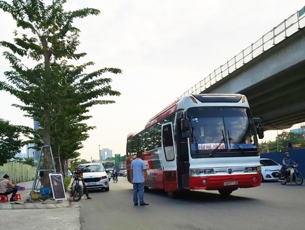 Thu phí kỳ lạ tại quán trà đá 'quyền lực' ở Hà Nội
