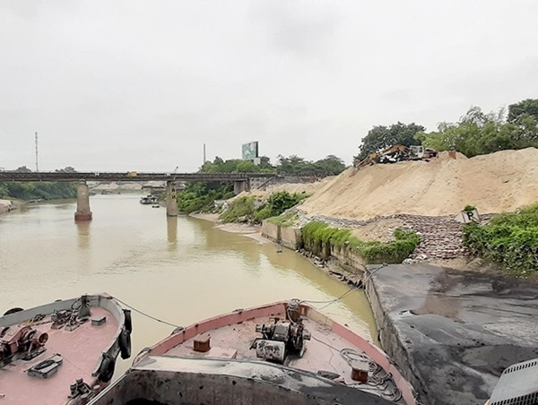 Thái Nguyên: Bến thủy không phép “bức tử” cầu Đa Phúc