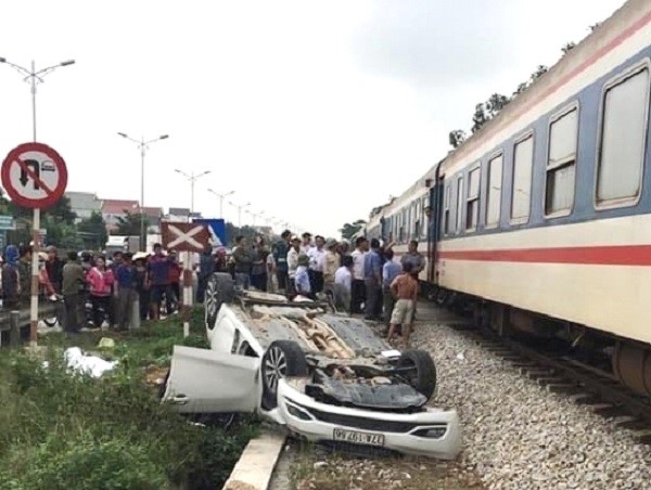 Tai nạn nghiêm trọng giữa tàu hỏa với ô tô, một người tử vong