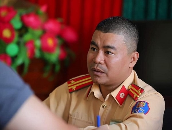 Phó Thủ tướng biểu dương CSGT dũng cảm cứu tài xế Grab trong vụ cháy xe Mercedes