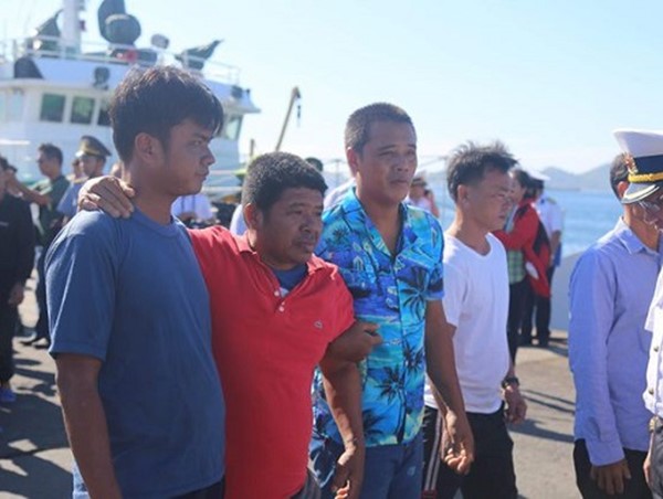 Quảng Ngãi: Khen thưởng các ngư dân dũng cảm cứu người