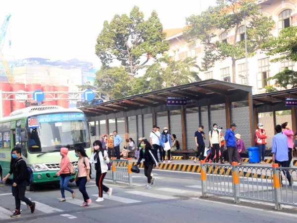 Xe công nghệ “bùng nổ”, người dân TP.HCM “thờ ơ” với xe buýt