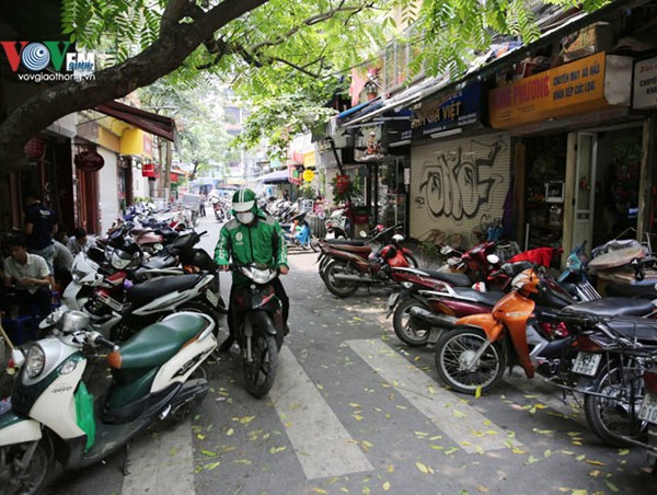 Hà Nội tăng cường xử lý các điểm trông giữ xe trái phép  