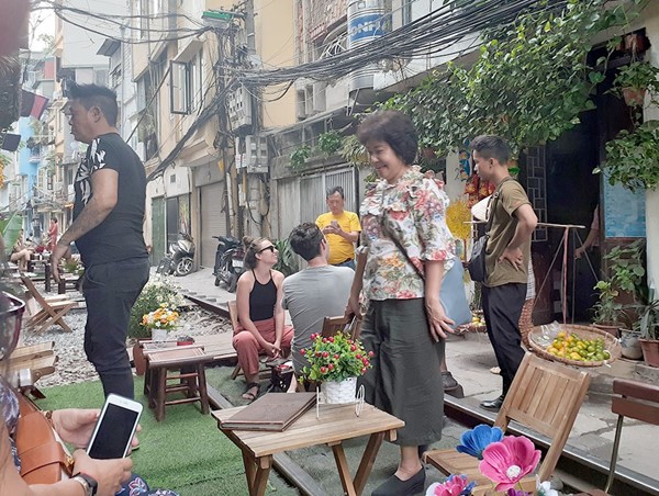 “Cà phê đường tàu” tái xuất nhộn nhịp “phố nhà Dầu”