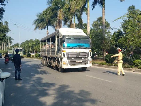 Hà Nội: Kiểm tra ma tuý, nồng độ cồn trên Quốc lộ 39 đi Ecopark 