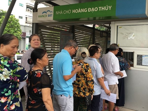 Từ tháng 2/2020, người dân Hà Nội nhận thẻ xe buýt miễn phí chỉ sau 5 ngày 