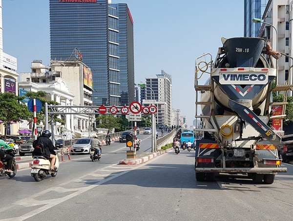 Hà Nội: Bất an xe bồn lưu thông giờ cấm