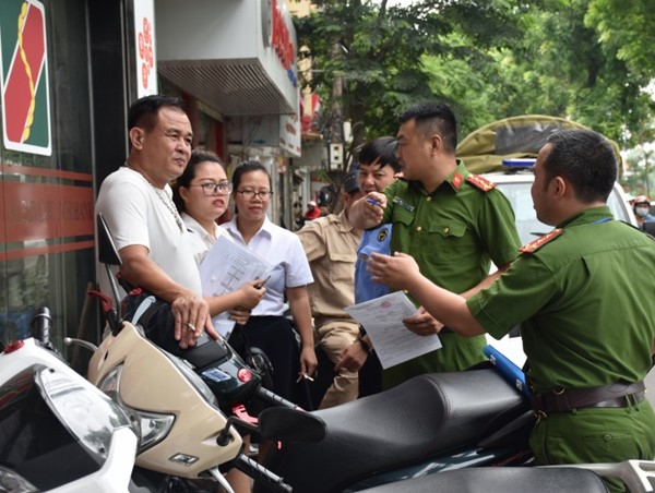 Tăng cường giải tỏa vi phạm lấn chiếm vỉa hè, lòng đường