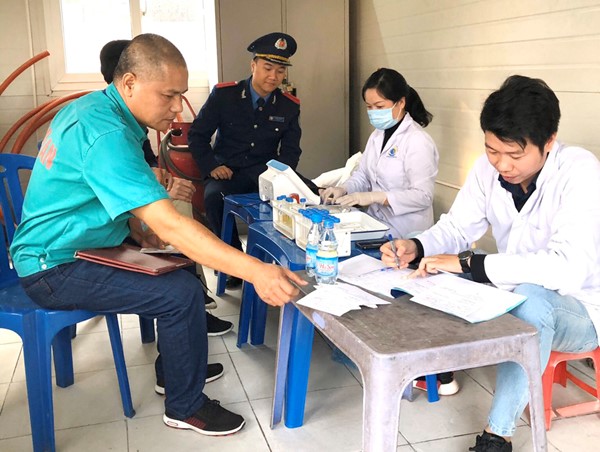 Kiểm tra ma tuý, nồng độ cồn 34 lái xe tại bến Mỹ Đình