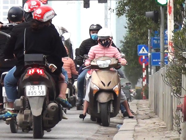 [Ảnh] Liều mình phóng ngược chiều vun vút trên phố Tố Hữu