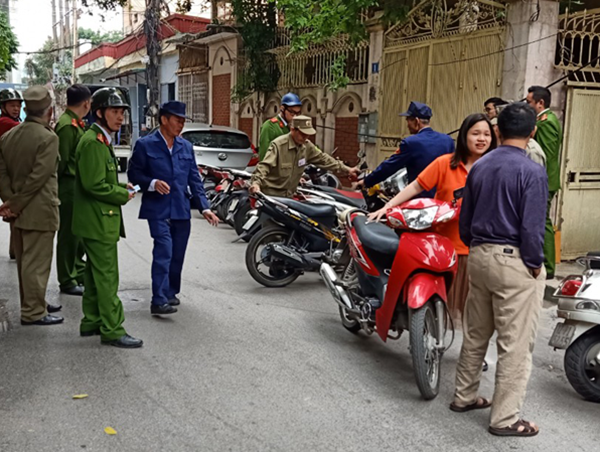 Quản lý trật tự đô thị dịp cuối năm: Vẫn loay hoay giữa lý và tình