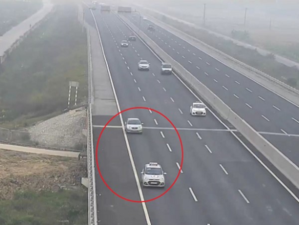 Tăng mức xử phạt gấp hơn 10 lần đối với hành vi đi lùi trên cao tốc