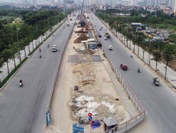 Hà Nội phân luồng giao thông trên đường Phạm Văn Đồng